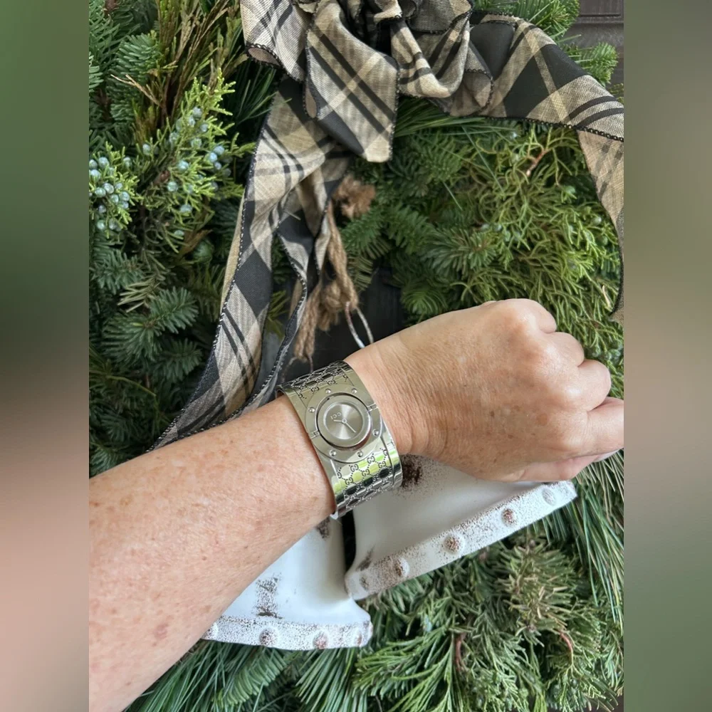 Gucci Italian Luxury Bracelet Watch Swiss Quartz